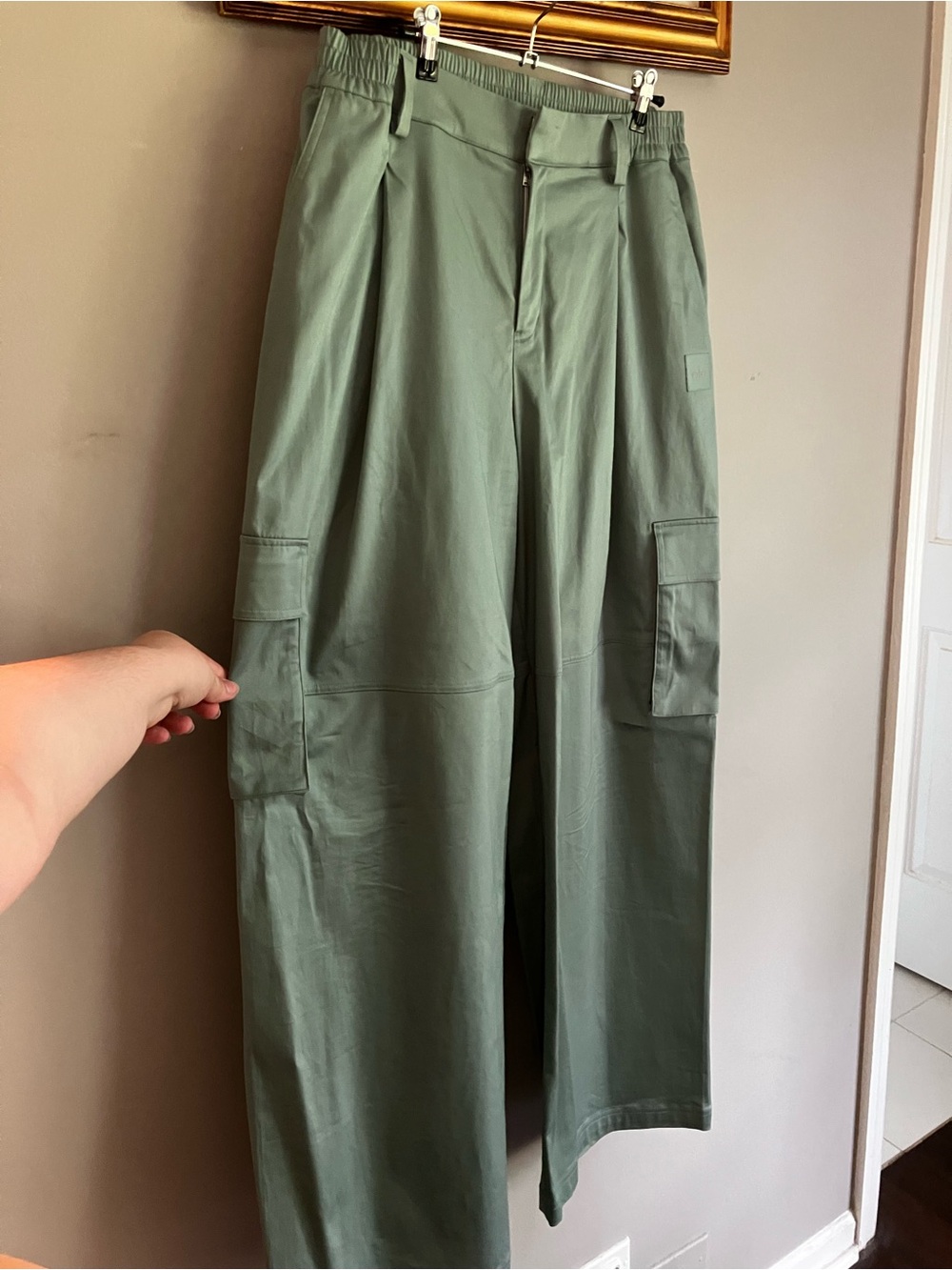ALO Yoga Mint Green Patch Logo Sweatpants - Picture 7 of 11